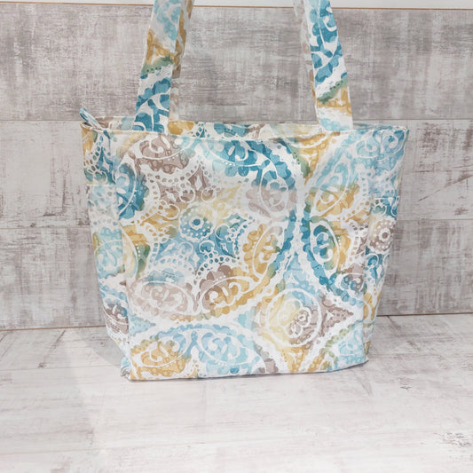 Beach Bag With Zip and Inside Pockets