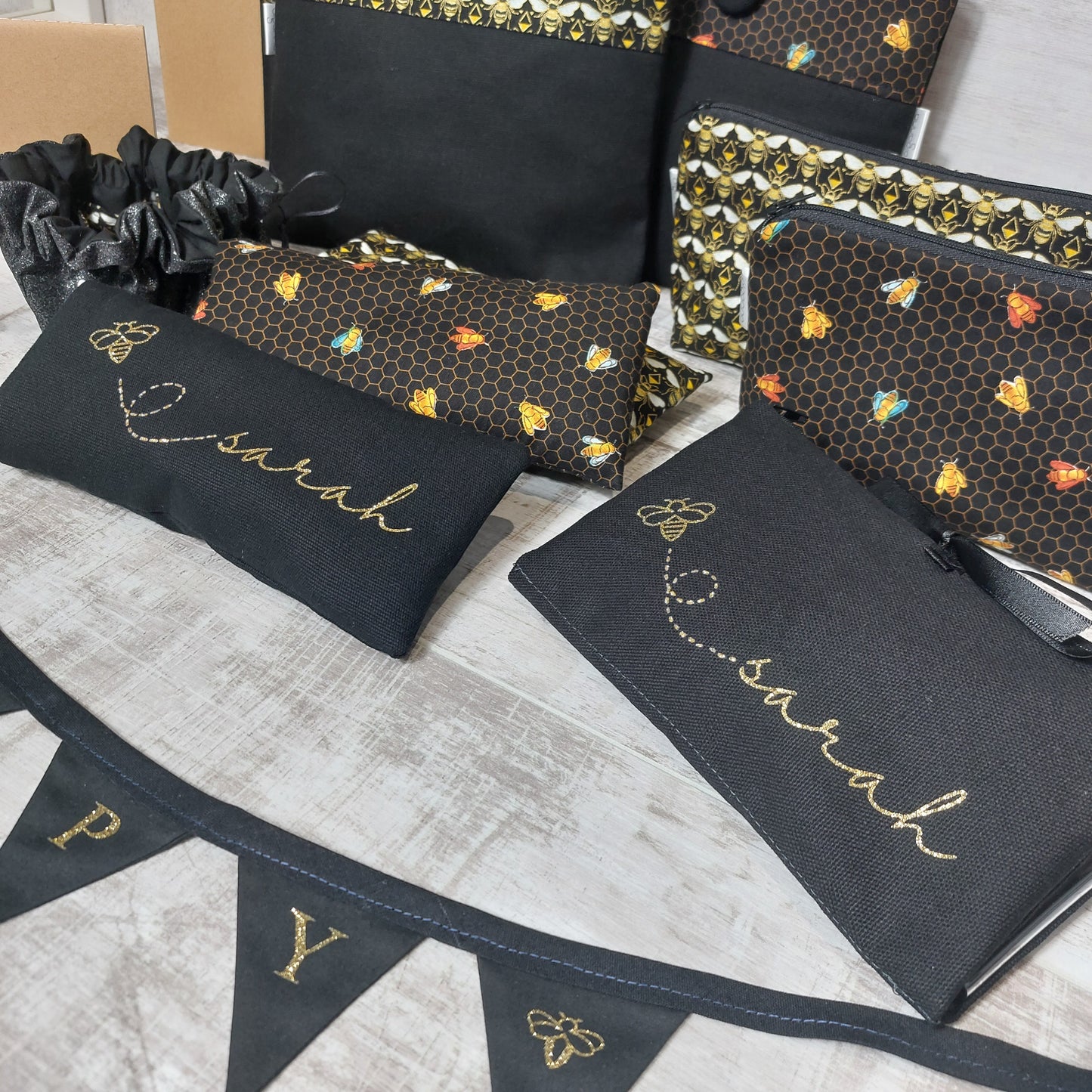 Mini Bunting in Black with Gold Glitter "Happy" | Cute Desk or Room Decoration