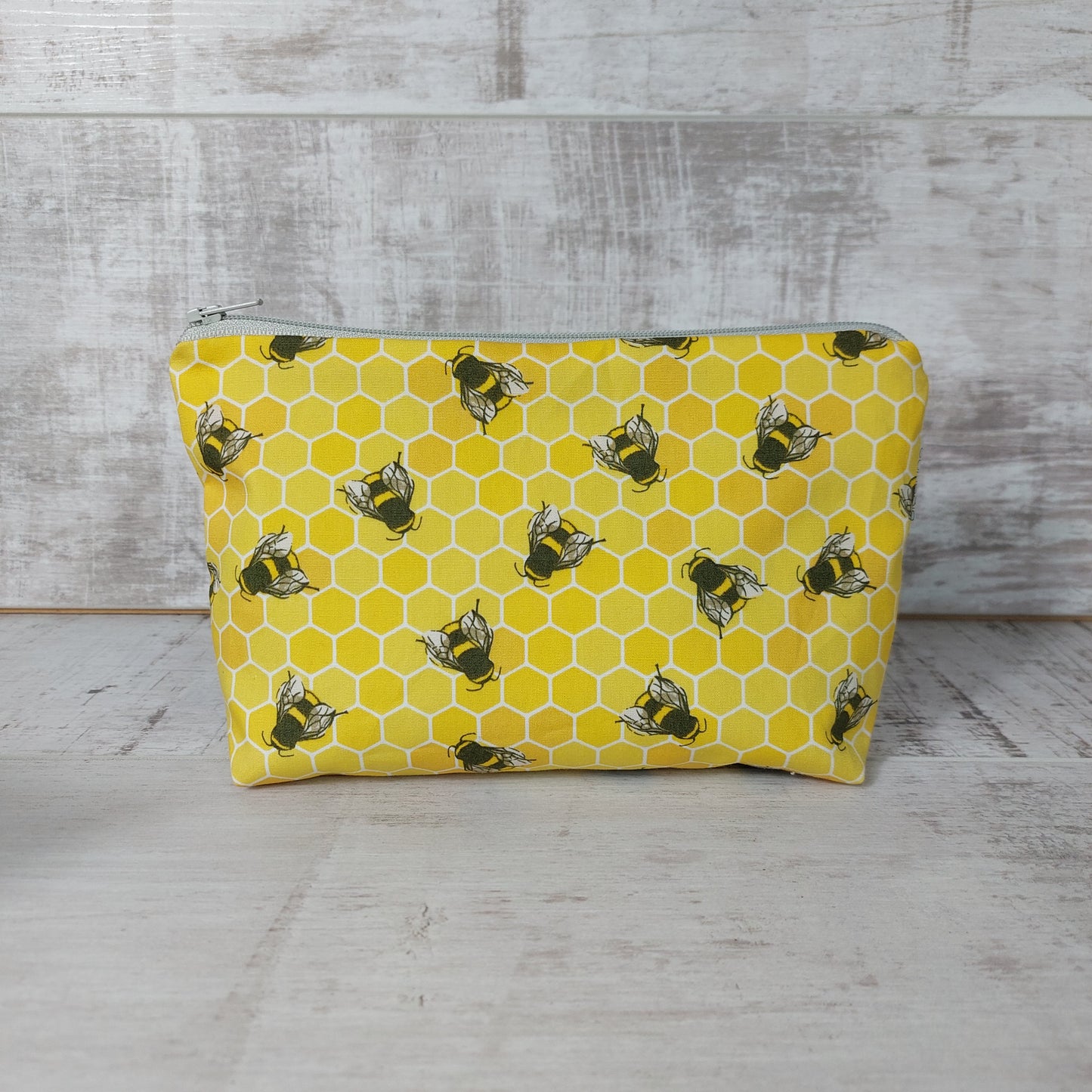 Honeycomb Bees – A Sweet and Practical Gift for Mum