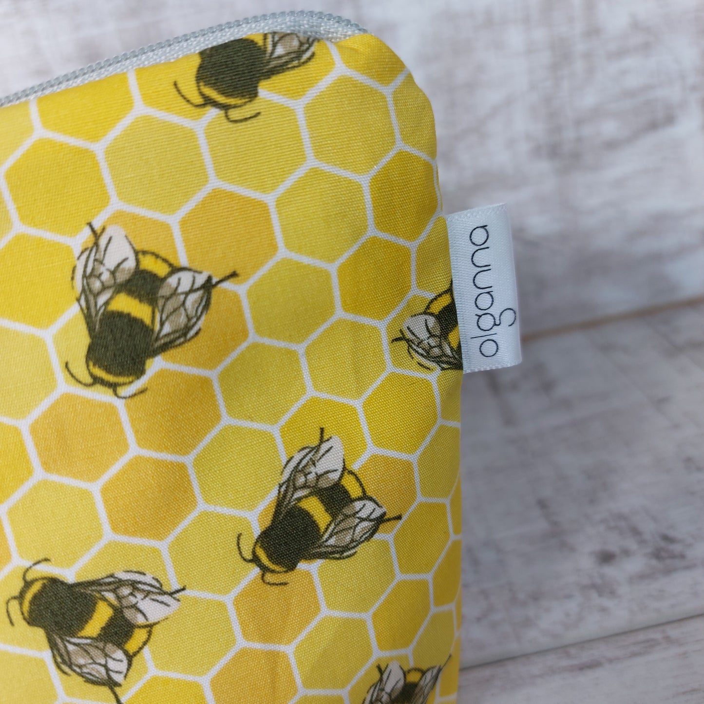 Honeycomb Bees – A Sweet and Practical Gift for Mum