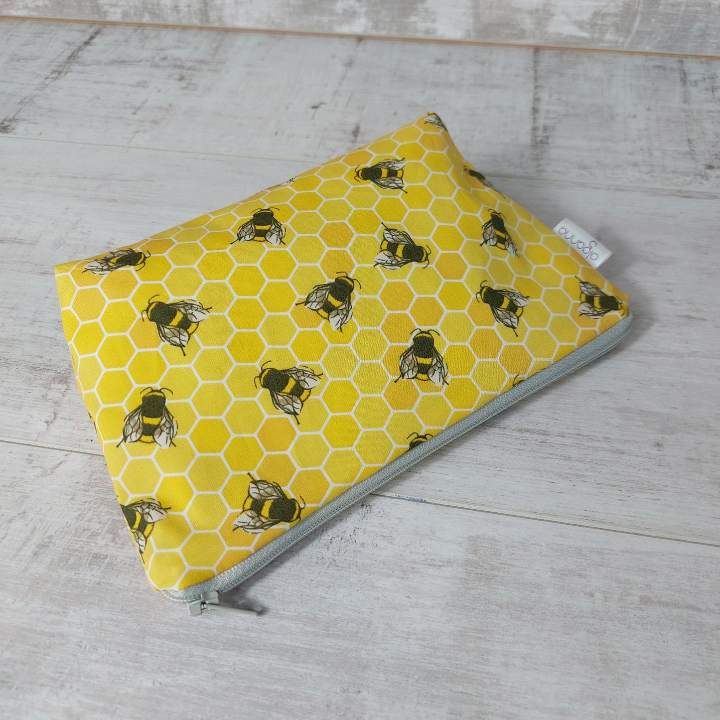 Honeycomb Bees – Cheerful & Practical Makeup Bag