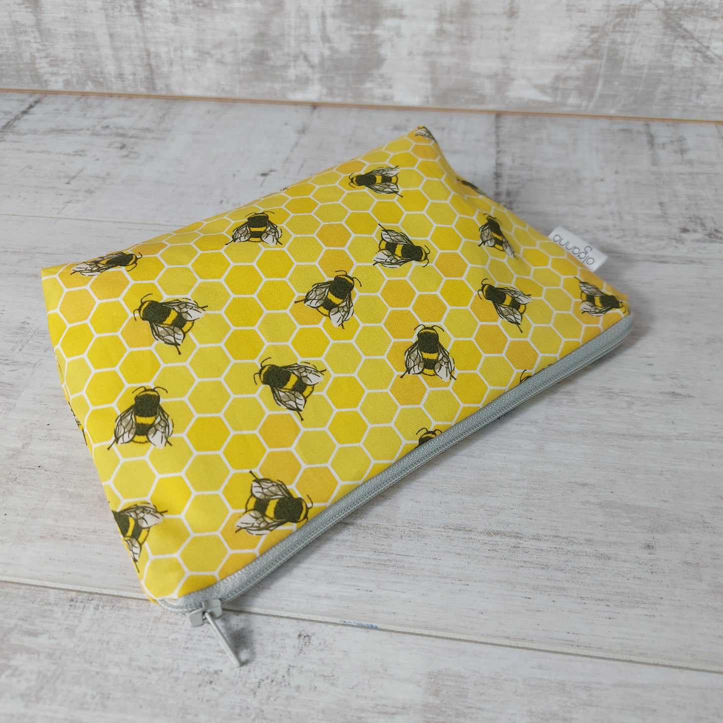 Honeycomb Bees – A Sweet and Practical Gift for Mum